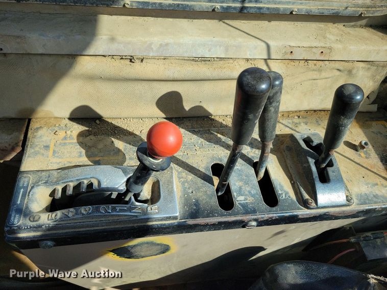 image for item DN4141 1995 John Deere 762B  scraper