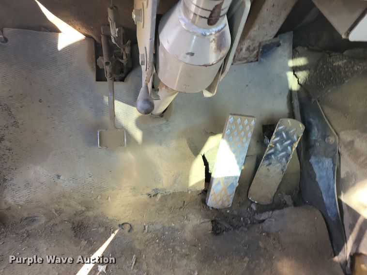 image for item DN4141 1995 John Deere 762B  scraper