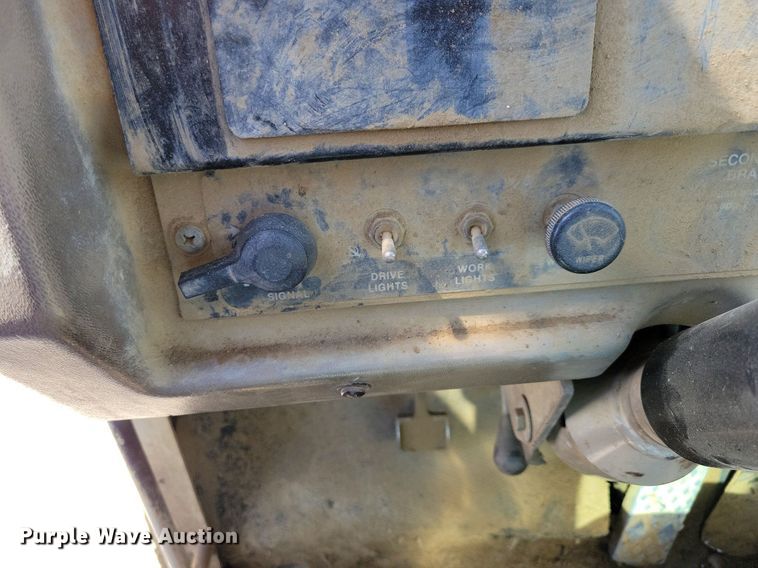 image for item DN4141 1995 John Deere 762B  scraper