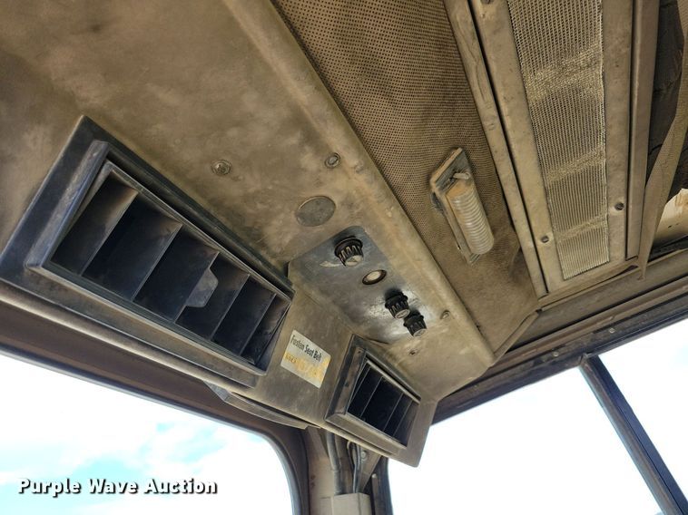 image for item DN4141 1995 John Deere 762B  scraper