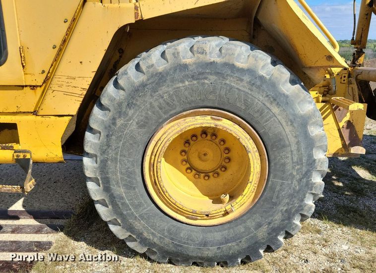 image for item DN4141 1995 John Deere 762B  scraper