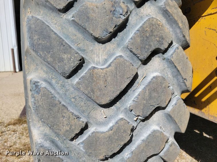 image for item DN4141 1995 John Deere 762B  scraper