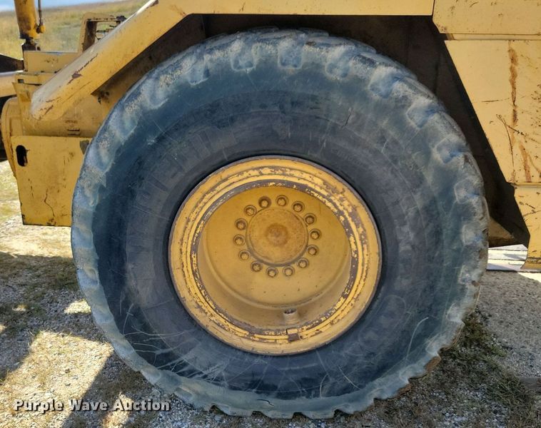 image for item DN4141 1995 John Deere 762B  scraper