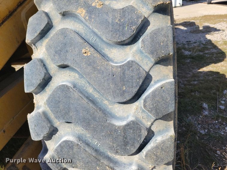 image for item DN4141 1995 John Deere 762B  scraper