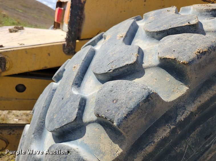 image for item DN4141 1995 John Deere 762B  scraper