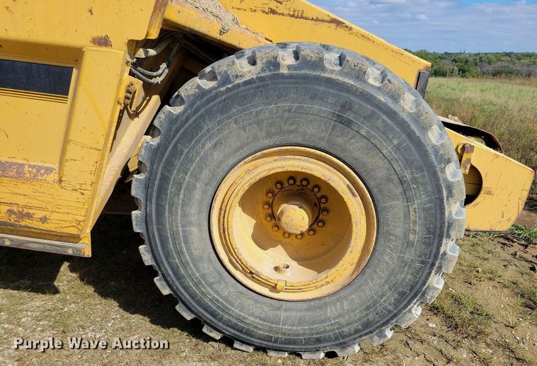 image for item DN4141 1995 John Deere 762B  scraper