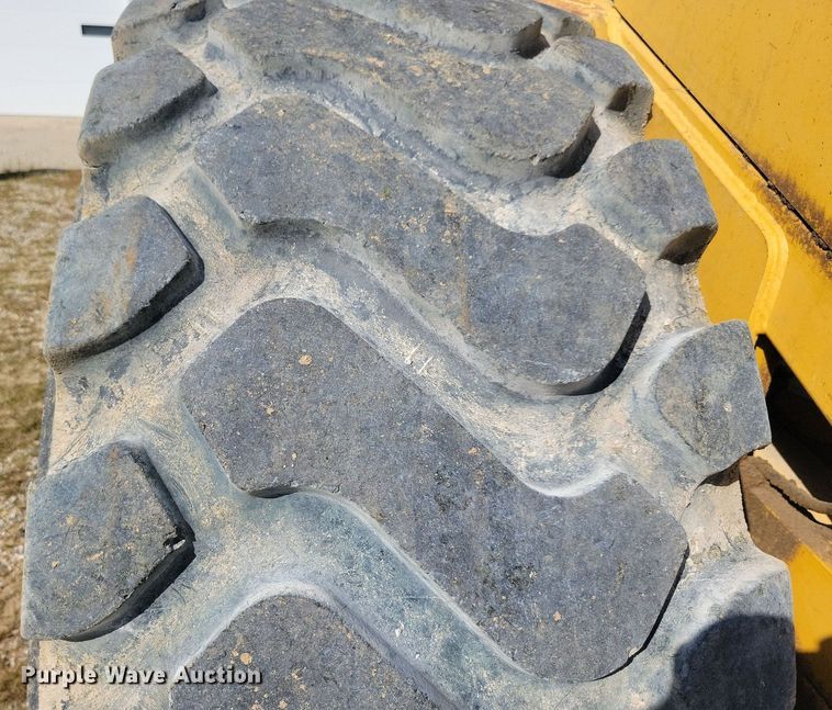 image for item DN4141 1995 John Deere 762B  scraper