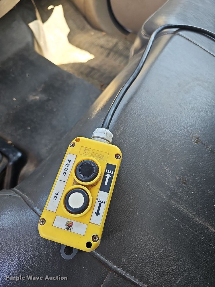 image for item DN8695 2009 Ford F550 XL Super Duty  dump truck