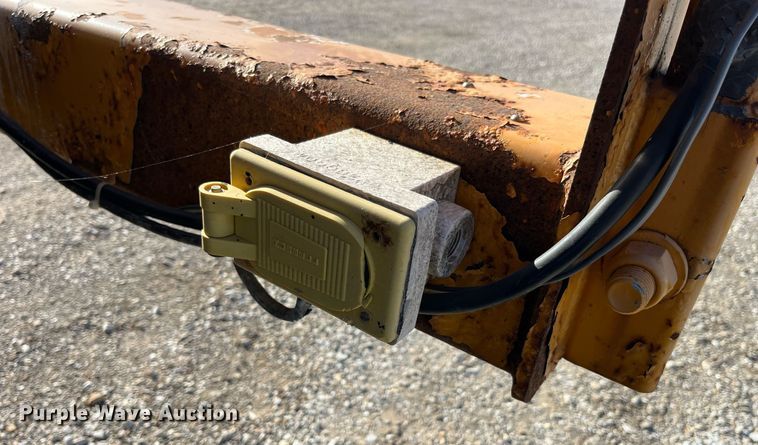 image for item DP2070 2006 International 7400  bucket truck