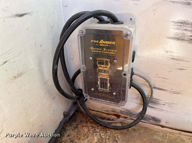 image for item DP2070 2006 International 7400  bucket truck