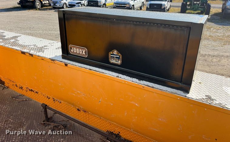 image for item DP2070 2006 International 7400  bucket truck