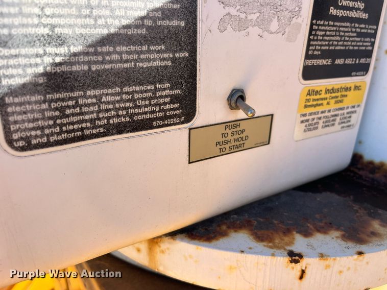 image for item DP2070 2006 International 7400  bucket truck