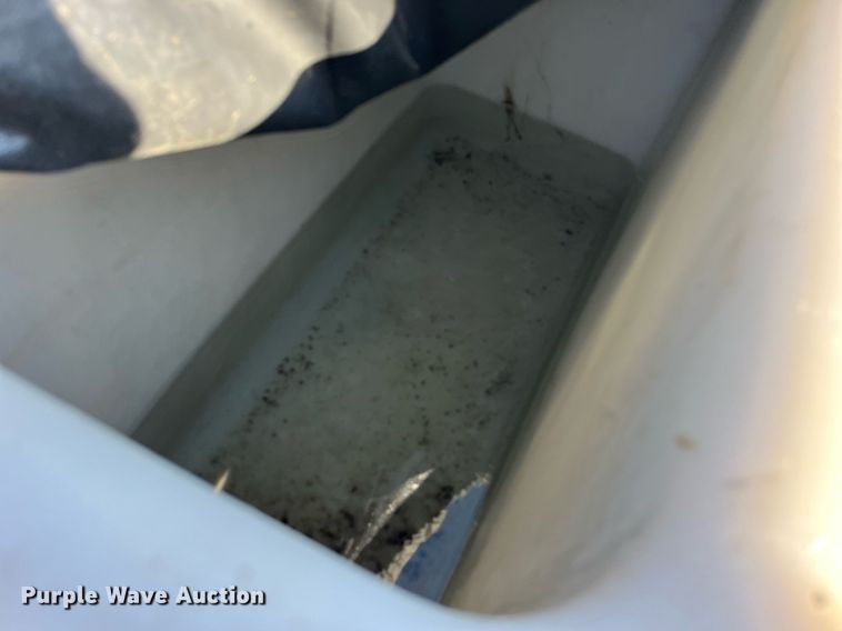 image for item DP2070 2006 International 7400  bucket truck