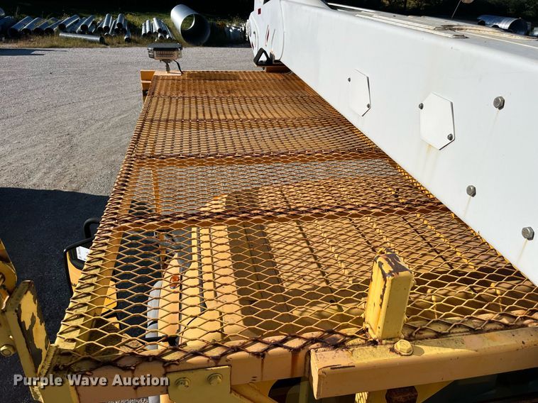 image for item DP2070 2006 International 7400  bucket truck