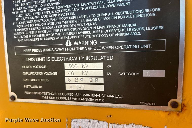 image for item DP2070 2006 International 7400  bucket truck