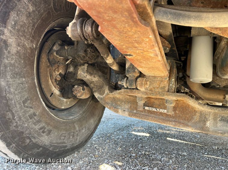 image for item DP2070 2006 International 7400  bucket truck