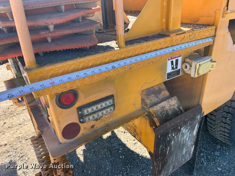 image for item DP2070 2006 International 7400  bucket truck