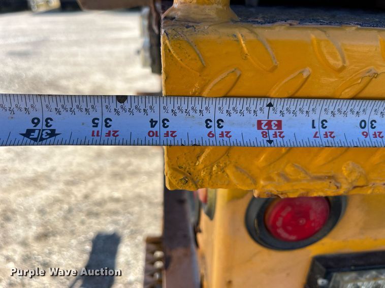 image for item DP2070 2006 International 7400  bucket truck