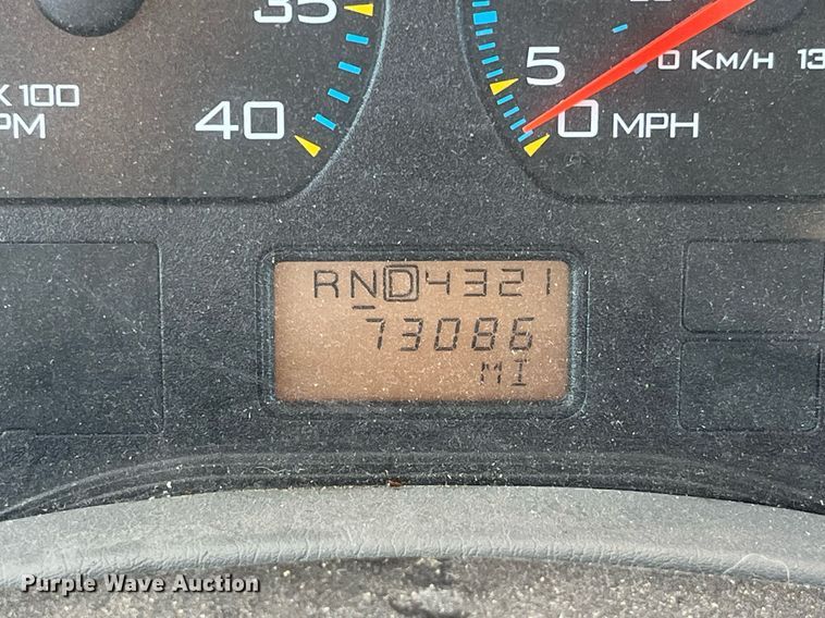 image for item DP2070 2006 International 7400  bucket truck