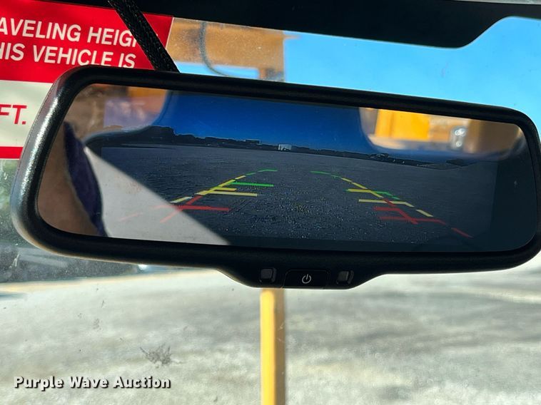 image for item DP2070 2006 International 7400  bucket truck