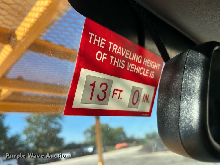 image for item DP2070 2006 International 7400  bucket truck