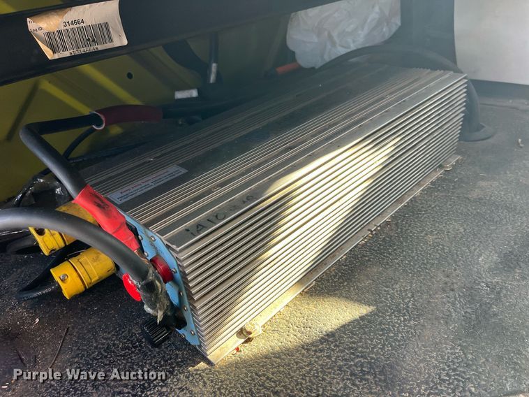 image for item DP2070 2006 International 7400  bucket truck