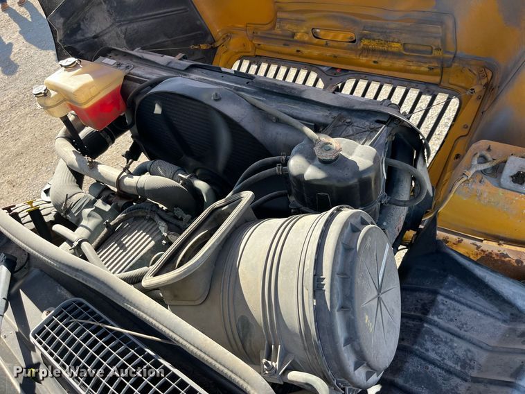 image for item DP2070 2006 International 7400  bucket truck