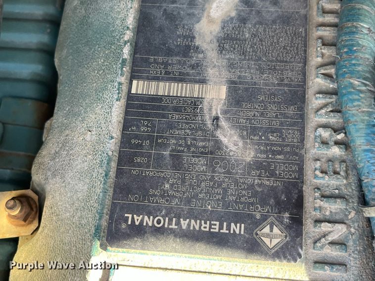 image for item DP2070 2006 International 7400  bucket truck