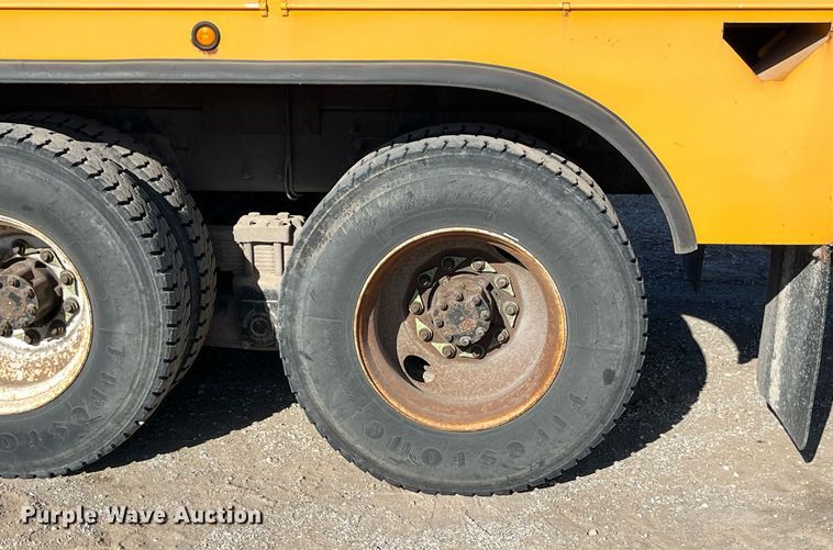 image for item DP2070 2006 International 7400  bucket truck