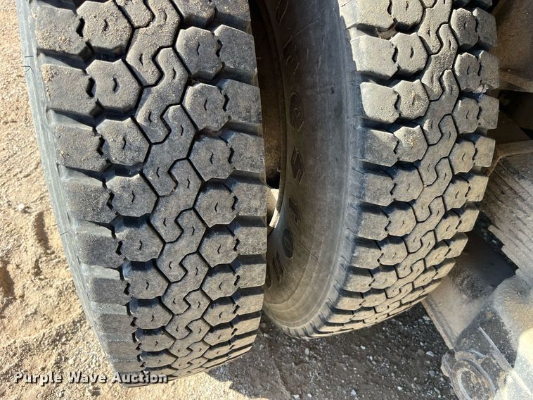 image for item DP2070 2006 International 7400  bucket truck