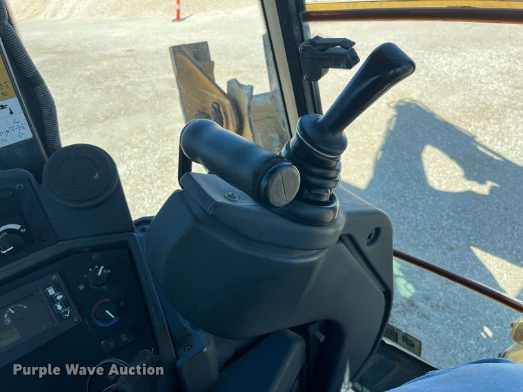 image for item DP2072 2009 John Deere 410J  backhoe