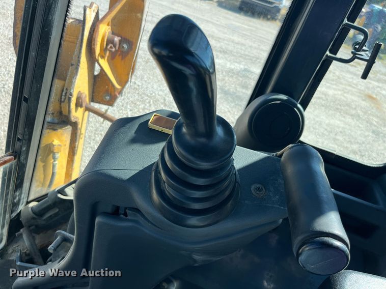 image for item DP2072 2009 John Deere 410J  backhoe