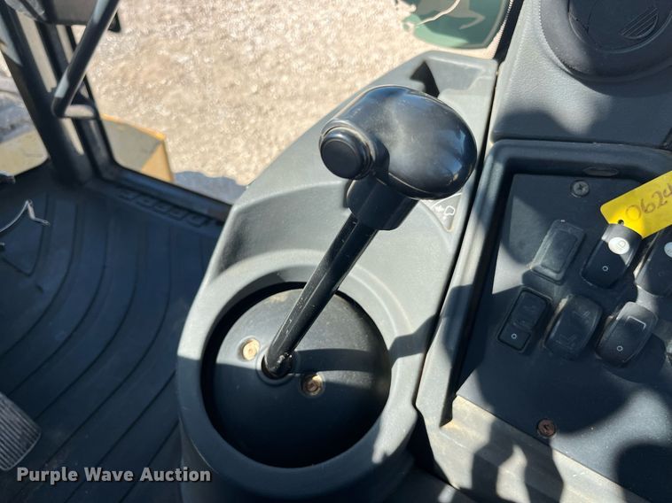 image for item DP2072 2009 John Deere 410J  backhoe