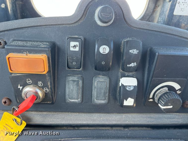 image for item DP2072 2009 John Deere 410J  backhoe