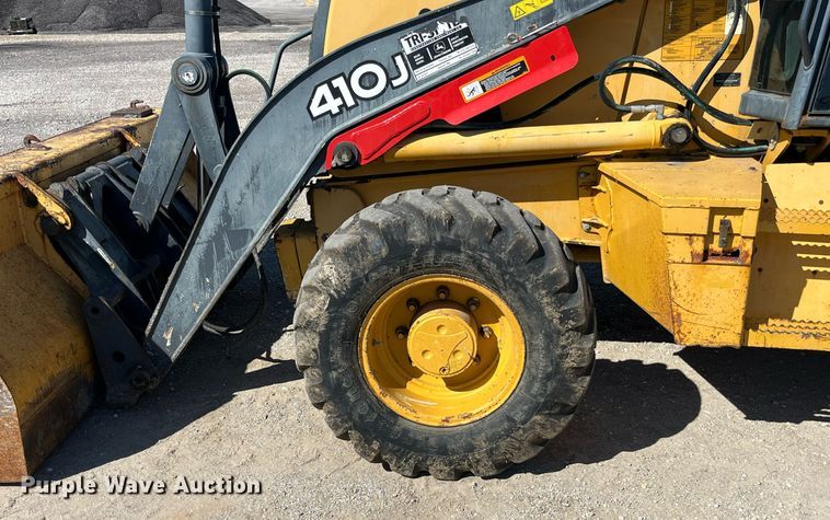 image for item DP2072 2009 John Deere 410J  backhoe