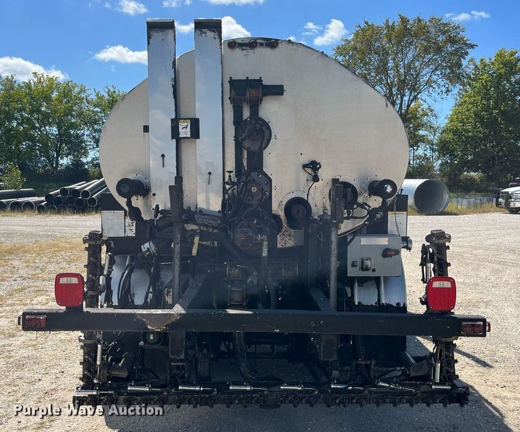 image for item DP2076 2006 International 7400  oil distributor truck