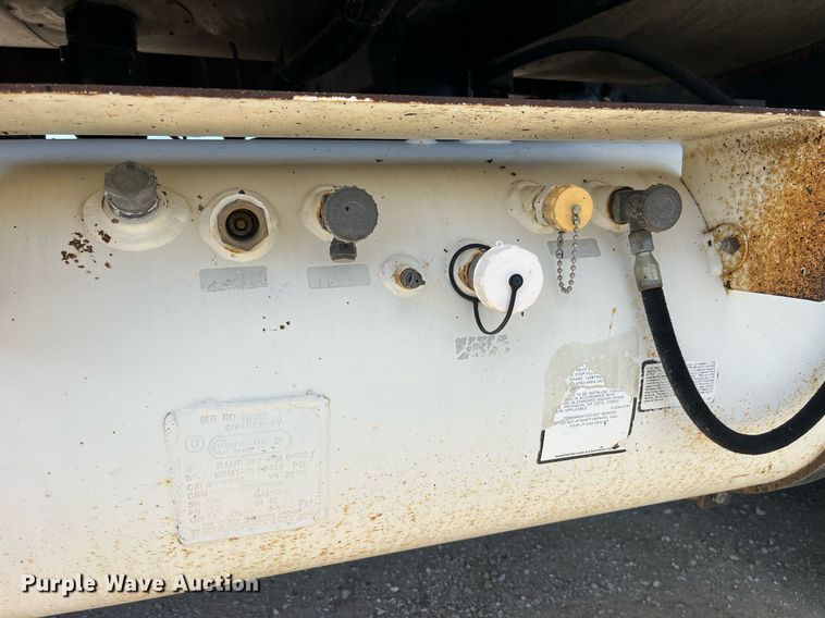 image for item DP2076 2006 International 7400  oil distributor truck