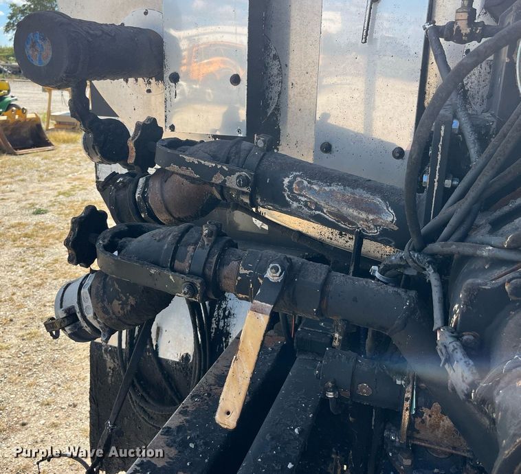 image for item DP2076 2006 International 7400  oil distributor truck