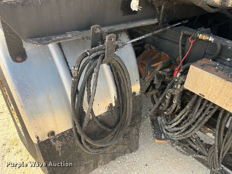 image for item DP2076 2006 International 7400  oil distributor truck