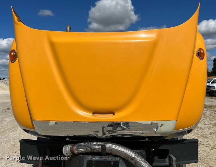 image for item DP2076 2006 International 7400  oil distributor truck