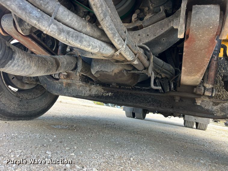 image for item DP2076 2006 International 7400  oil distributor truck