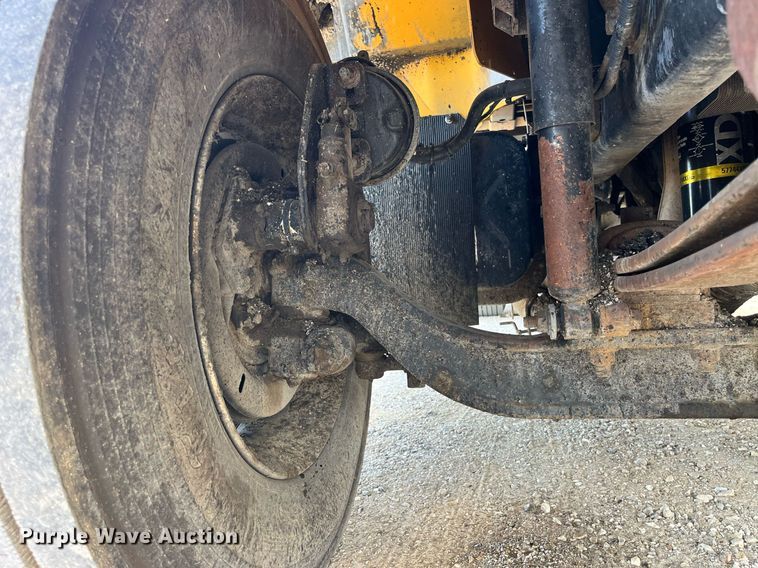 image for item DP2076 2006 International 7400  oil distributor truck