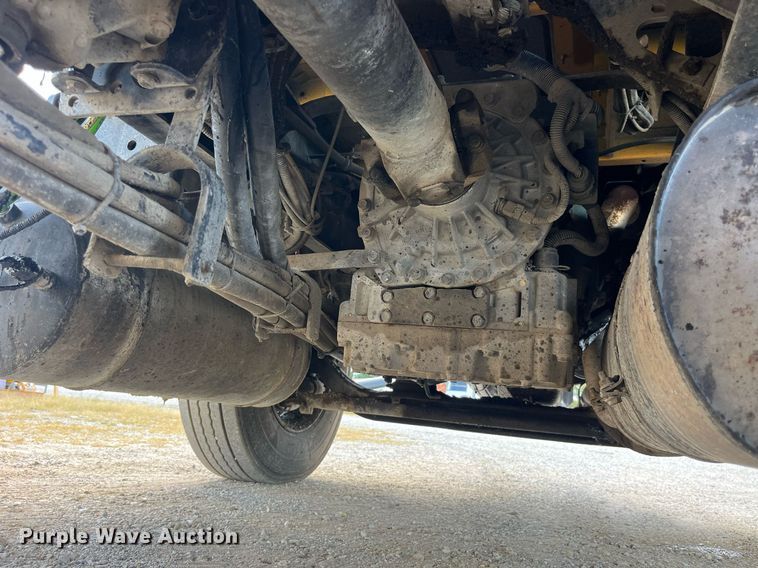 image for item DP2076 2006 International 7400  oil distributor truck