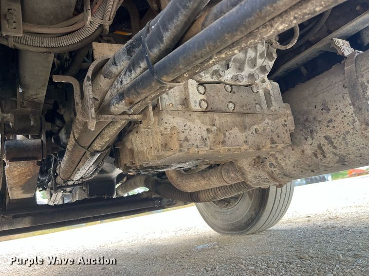 image for item DP2076 2006 International 7400  oil distributor truck