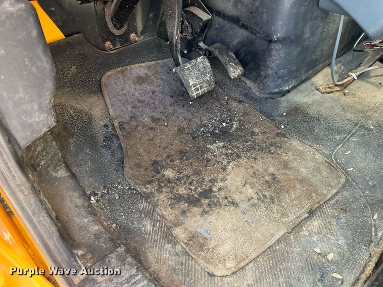 image for item DP2076 2006 International 7400  oil distributor truck