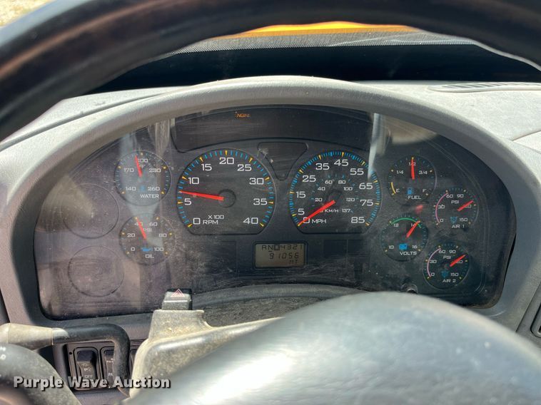 image for item DP2076 2006 International 7400  oil distributor truck