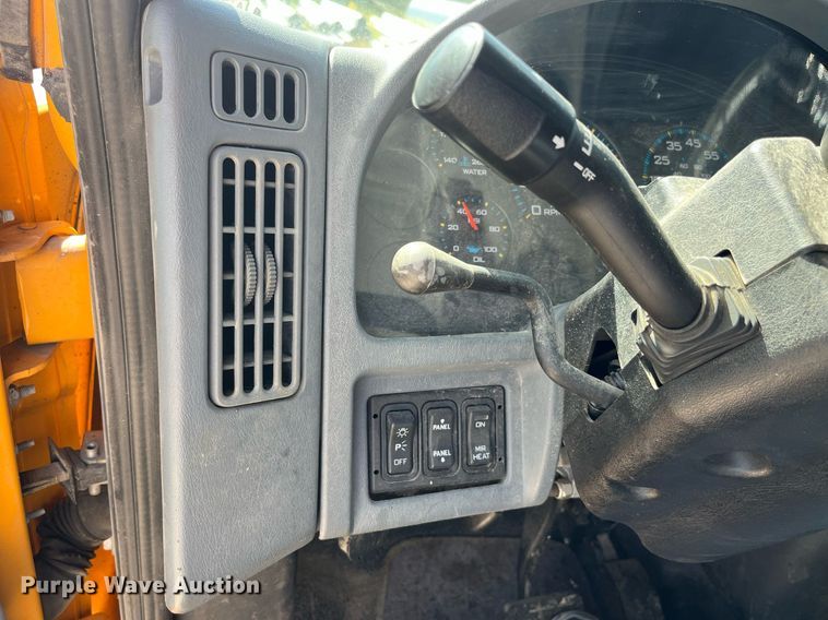 image for item DP2076 2006 International 7400  oil distributor truck