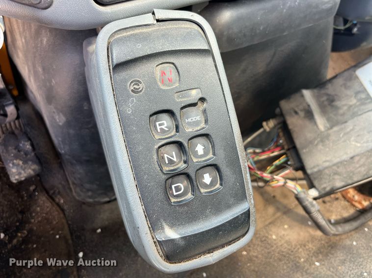 image for item DP2076 2006 International 7400  oil distributor truck