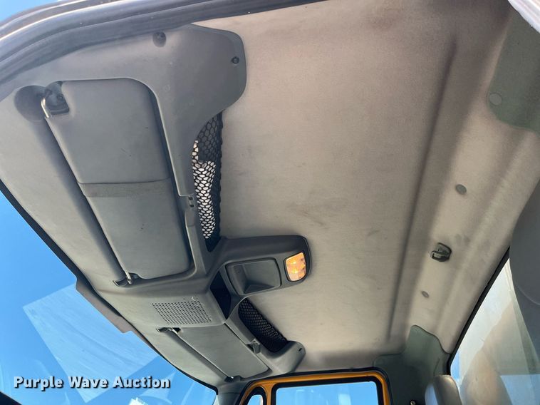 image for item DP2076 2006 International 7400  oil distributor truck