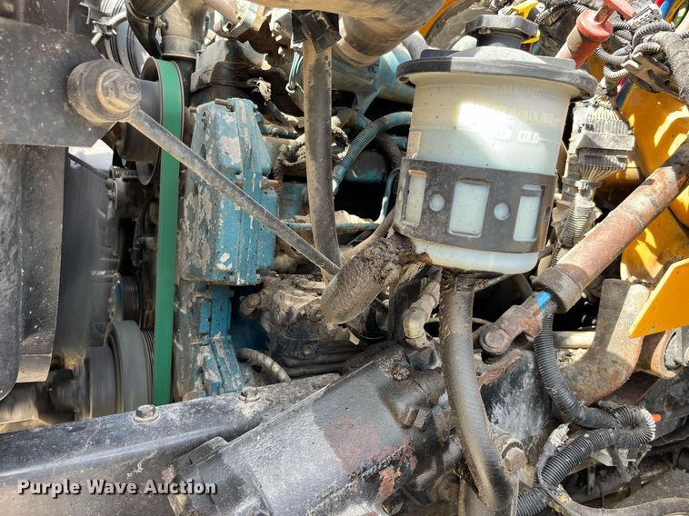 image for item DP2076 2006 International 7400  oil distributor truck